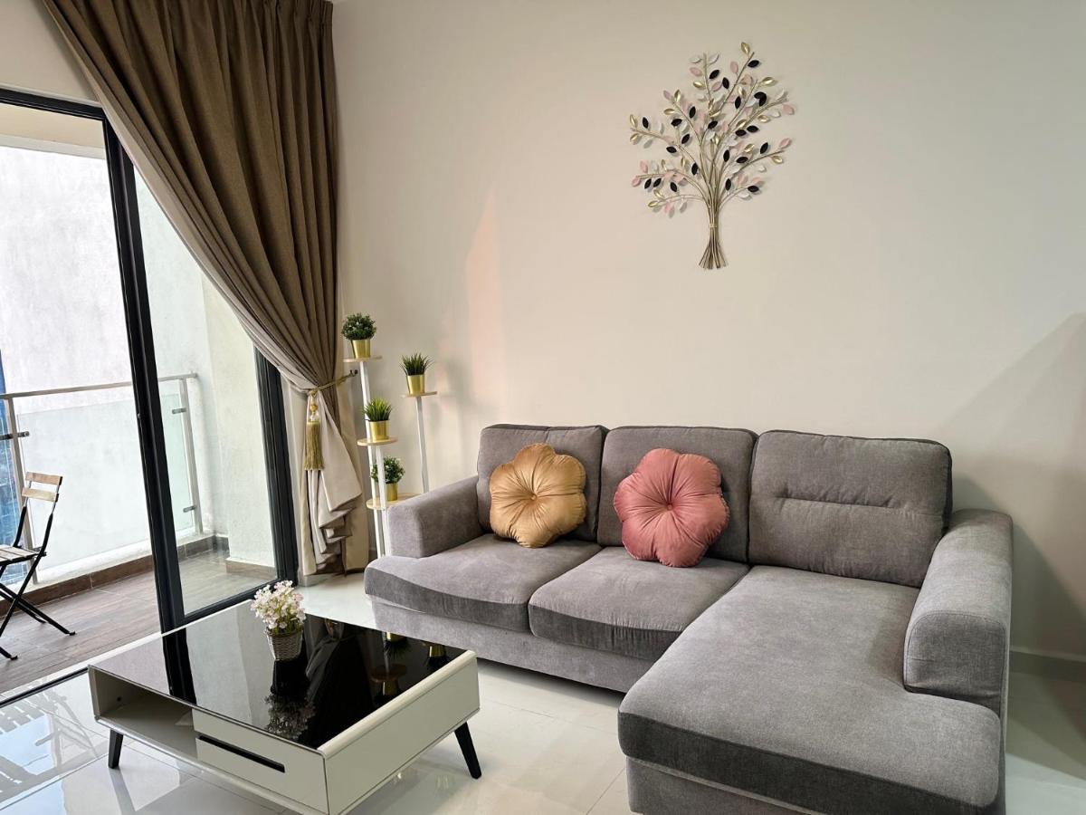 Golden Tree @ Country Garden Danga Bay Apartment *