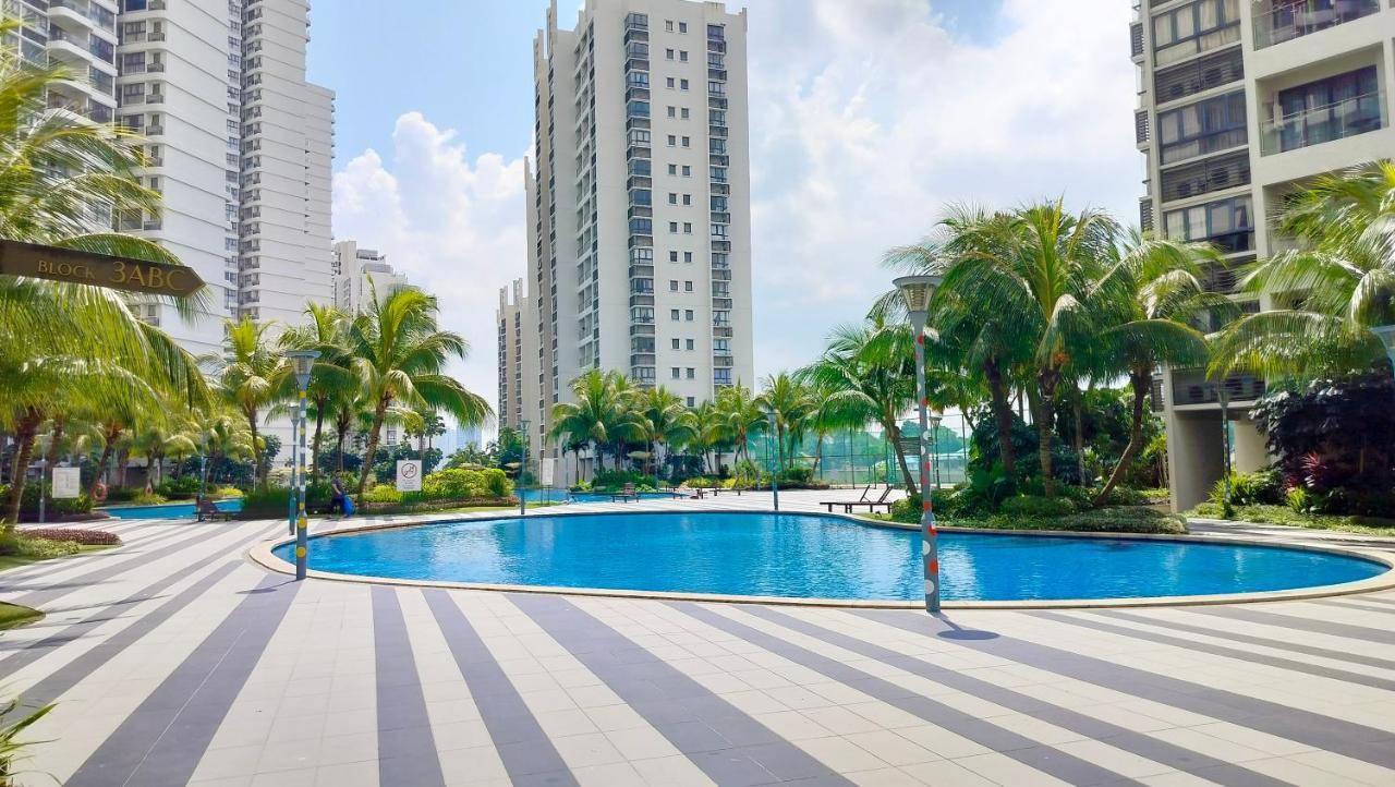Golden Tree @ Country Garden Danga Bay Apartment